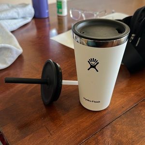 Hydro flask 16 oz tumbler with sip life and straw lid
